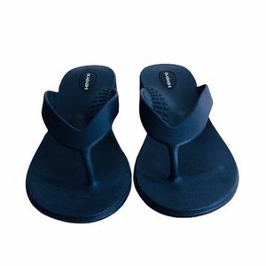 NWOT Okabashi  Navy Flip Flops